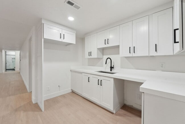 Building Photo - Stunning Single Family Home In Beautiful N...