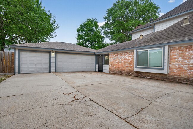 Building Photo - 19919 Sundance Dr