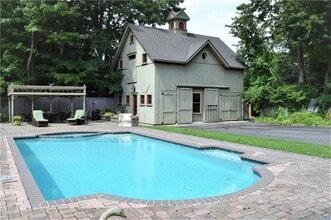 Building Photo - 15 Pearl St