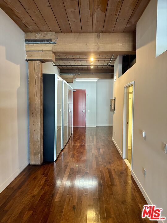 Building Photo - 530 S Hewitt St