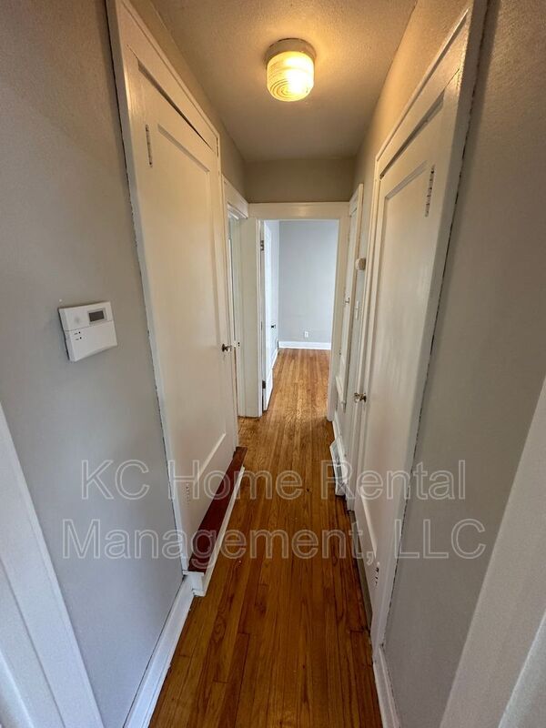 Building Photo - 402 Van Brunt Blvd