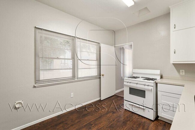 Building Photo - Charming 1 Bedroom Home Near Downtown Lake Elsinore