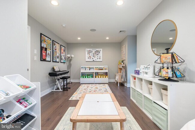 Building Photo - 608 N 3rd St