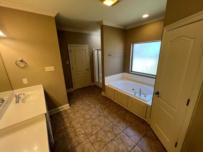 Building Photo - 3995 Water Oak Dr