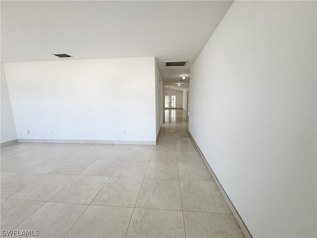 Building Photo - 630 105th Ave N