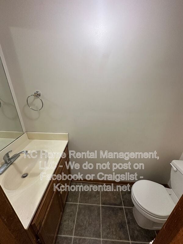 Building Photo - 766 Spring Cir