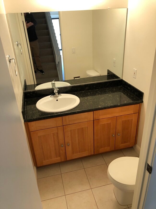 Building Photo - 818 Juno Ln