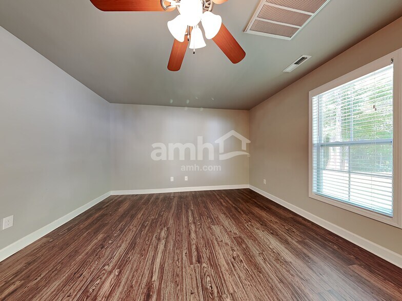 Building Photo - 200 N Wentworth Dr