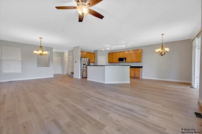 Building Photo - 1848 Crenshaw Cir