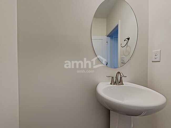 Building Photo - 288 Camp dr