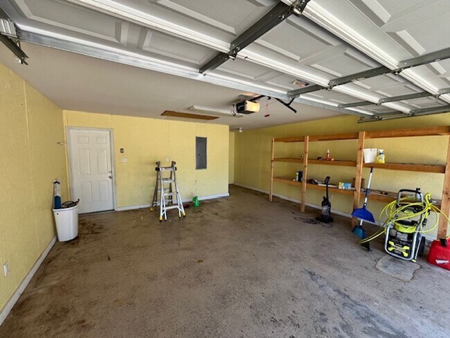 Building Photo - Nice Benton 3 bedroom 2 bathroom house.