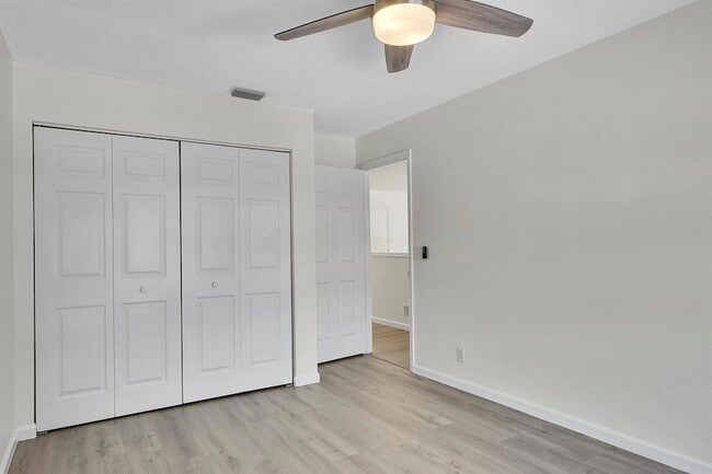 Building Photo - 3354 Greenview Terrace W