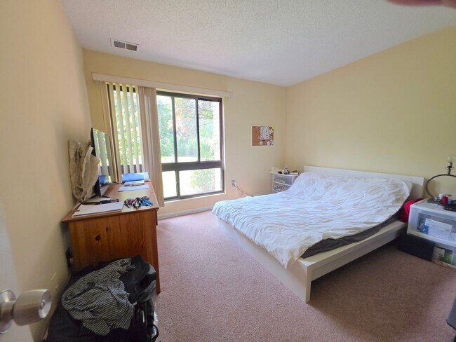 Building Photo - 384 Willowbrook Dr