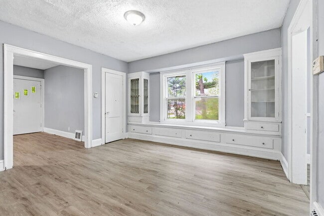 Building Photo - 11617 Forest Ave