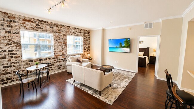 Building Photo - 1064 N Tamiami Trl