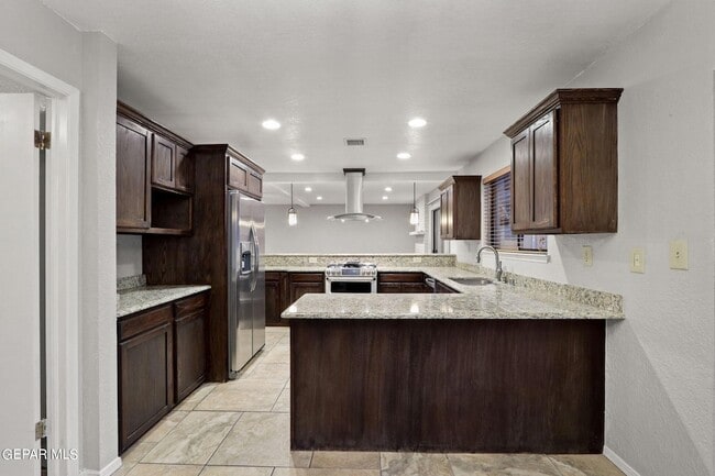 Building Photo - 832 Tepic Dr