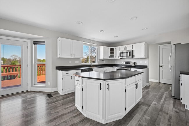 Building Photo - 3947 Buckhill Dr