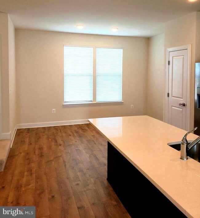 Building Photo - 2204 Shadmoor Dr