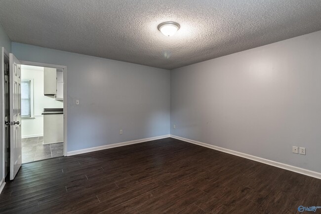 Building Photo - 313 Red Oak Rd