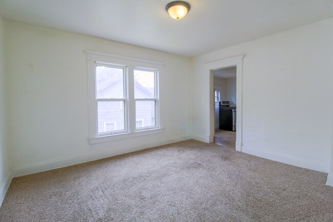 Building Photo - 809 Oak St
