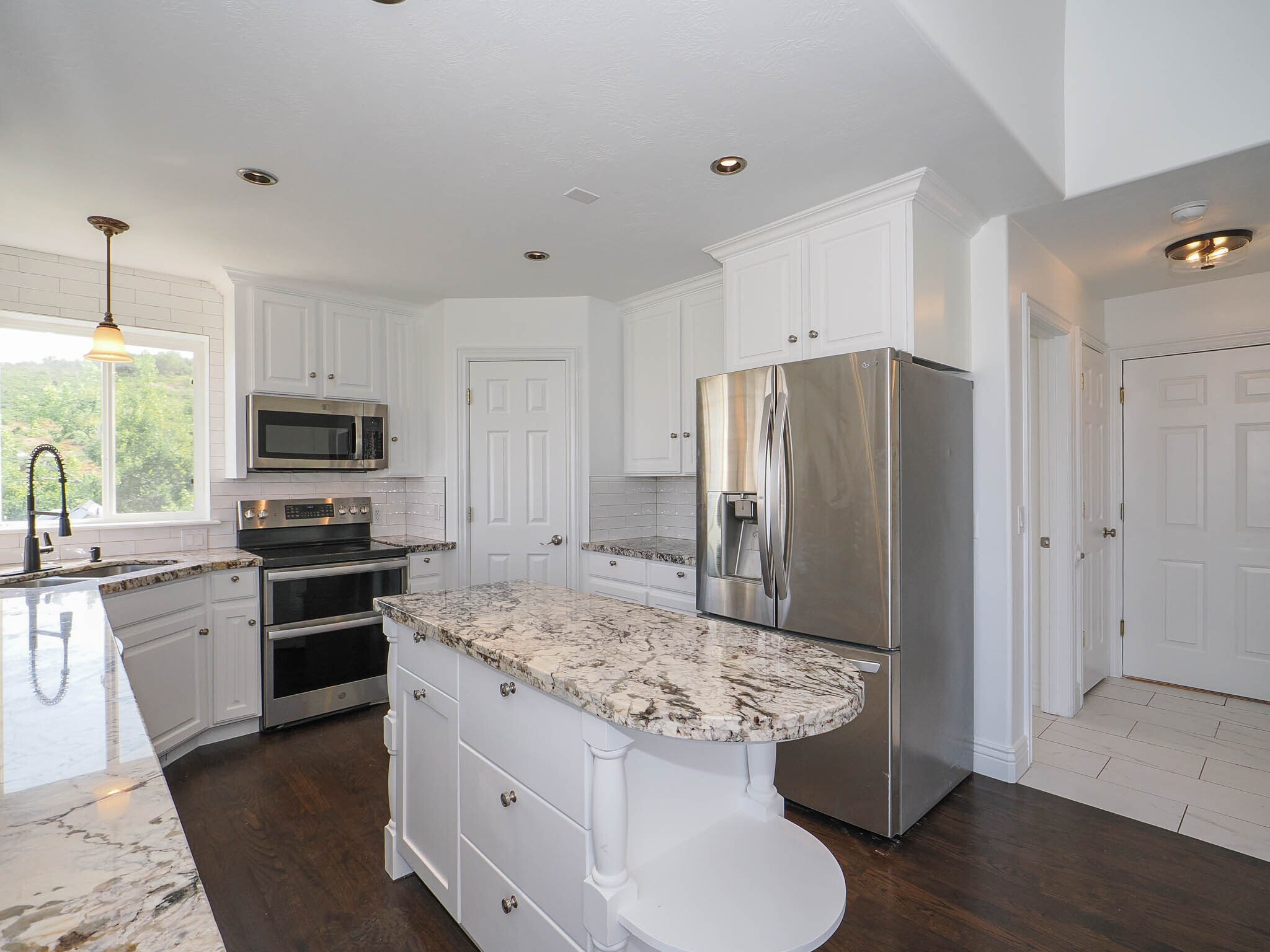 Building Photo - 2368 Maple Hills Dr
