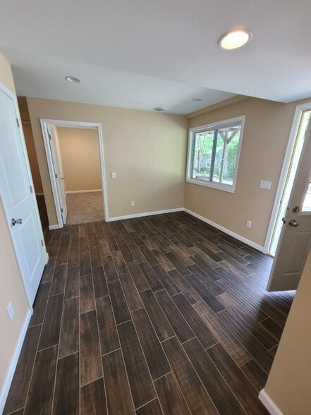 Building Photo - 28660 W Lake Dr