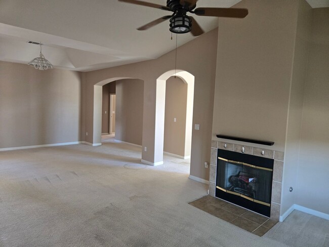 Building Photo - 561 Bluejay Ave