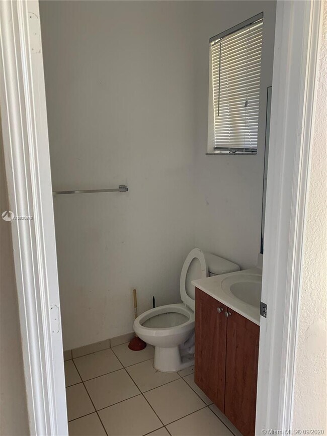 Building Photo - 6044 SW 19th Ct