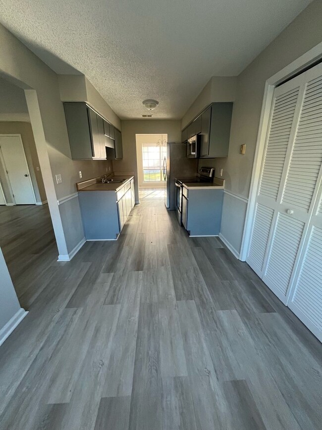 Building Photo - Timber Ridge 4 Bedroom 2 Bathroom Home AVA...