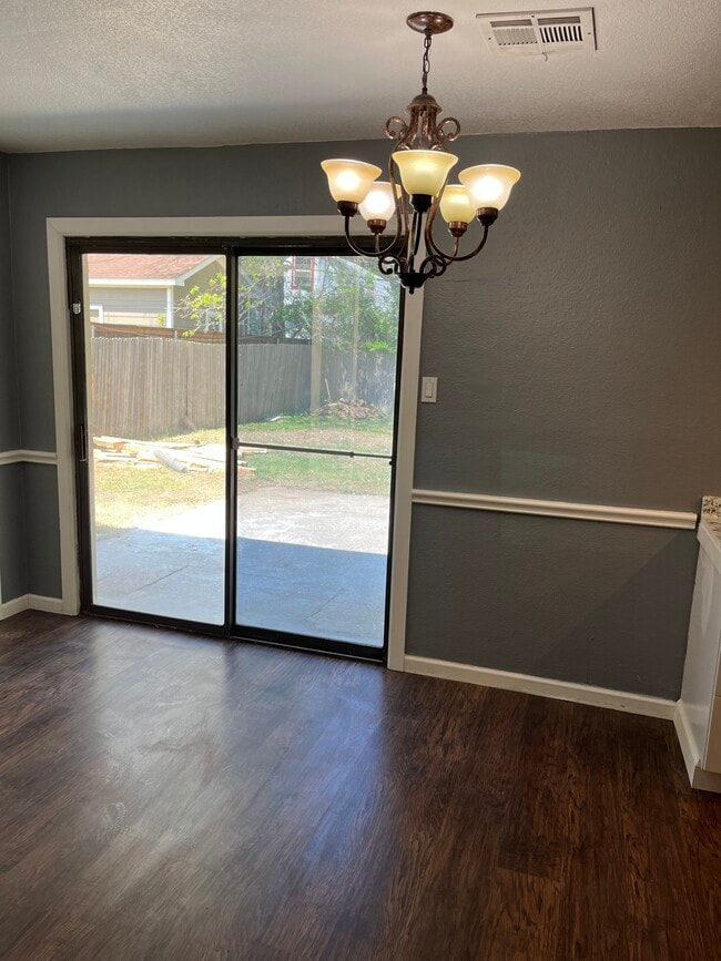 Building Photo - 2129 Brookshire St