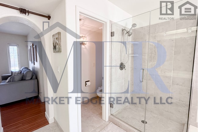 Building Photo - 3Bed/2Bath Furnished Home w/Stunning Backy...