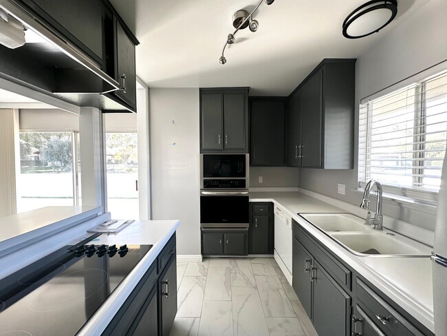 Building Photo - 2210 S Calle Palo Fierro