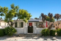 Building Photo - Spacious Talmadge Home WITH POOL!