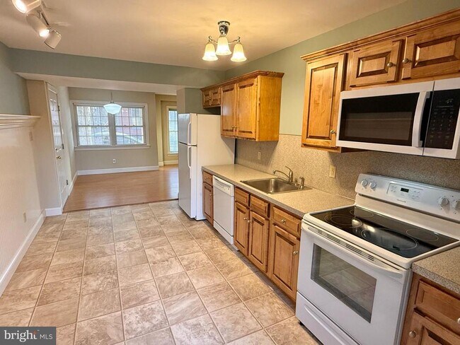 Building Photo - 101 King St