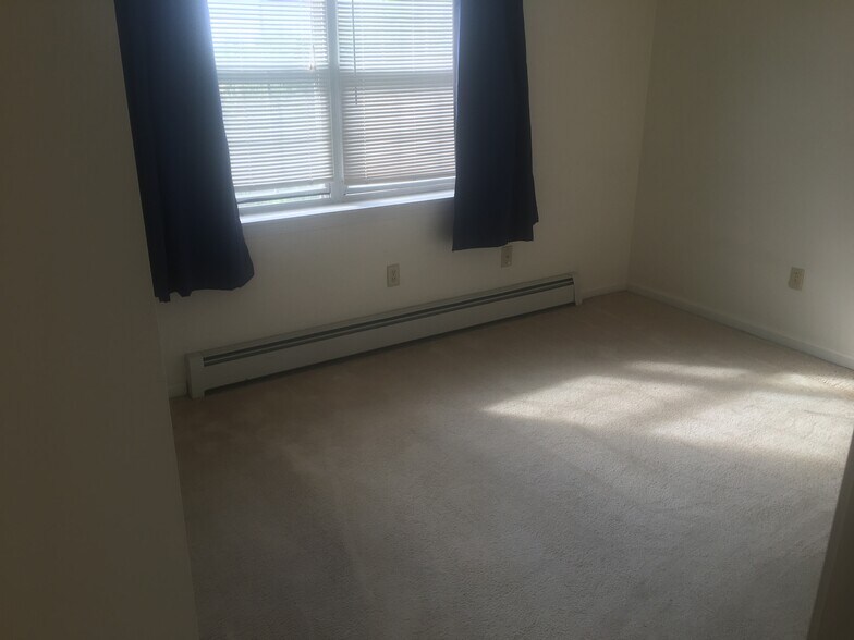 Building Photo - 213 Hildred Dr