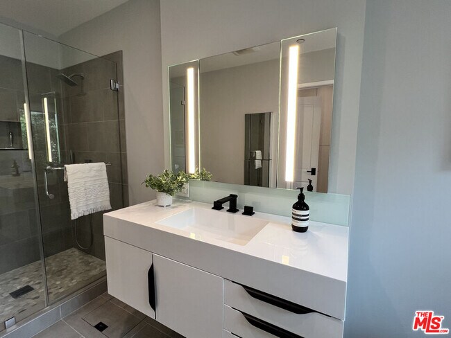 Building Photo - 390 N Baldwin Ave