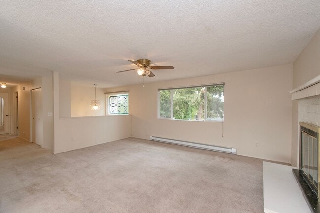 Building Photo - Large Home on Large Lot in Sequim