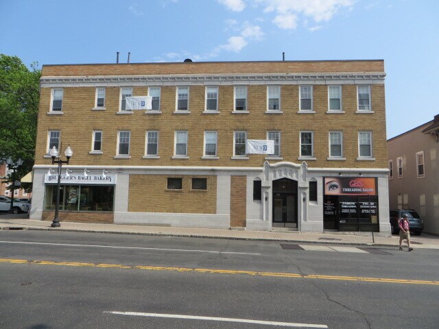 Building Photo - 951 Farmington Ave