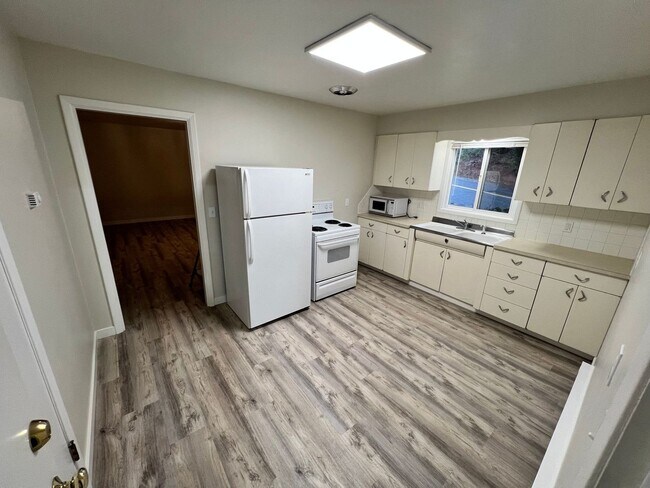 Building Photo - Johnson Duplex Apartments