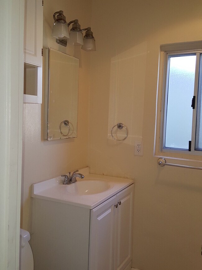 Building Photo - 3bdr duplex minutes from San Diego State!