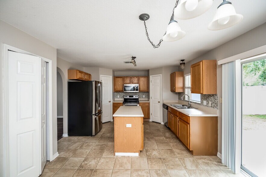 Building Photo - 17006 Torvest Ct