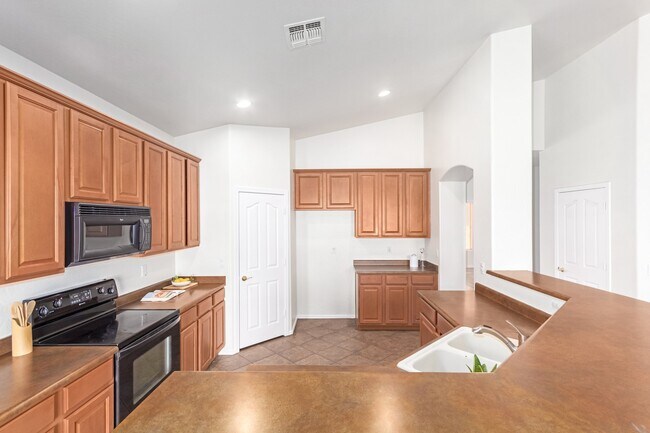 Building Photo - 4384 E Cherry Hills Dr