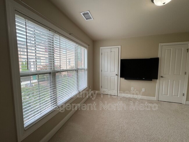 Building Photo - 10860 Ellicot Way