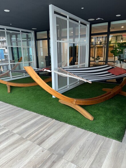 Building Photo - 147 NW 32nd St