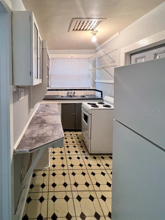 Building Photo - 312 NE 2nd Ave