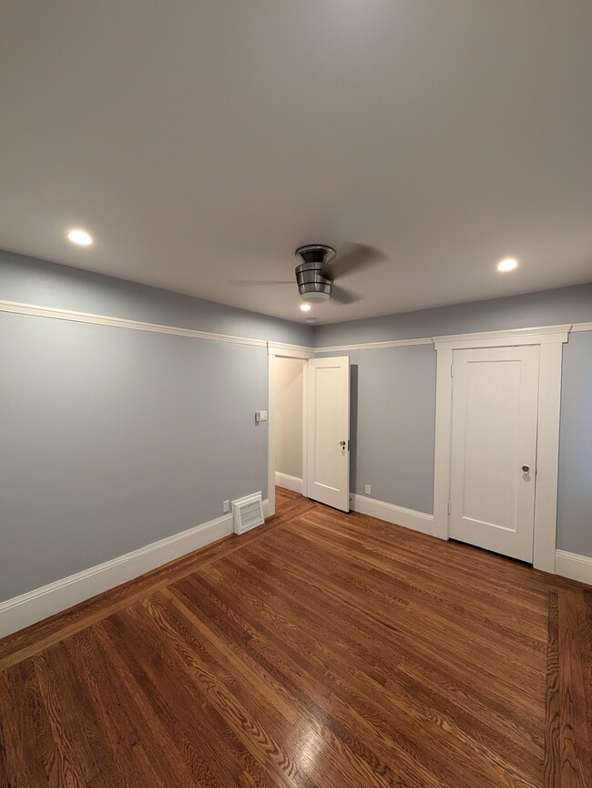 Building Photo - 6688 Estates Dr