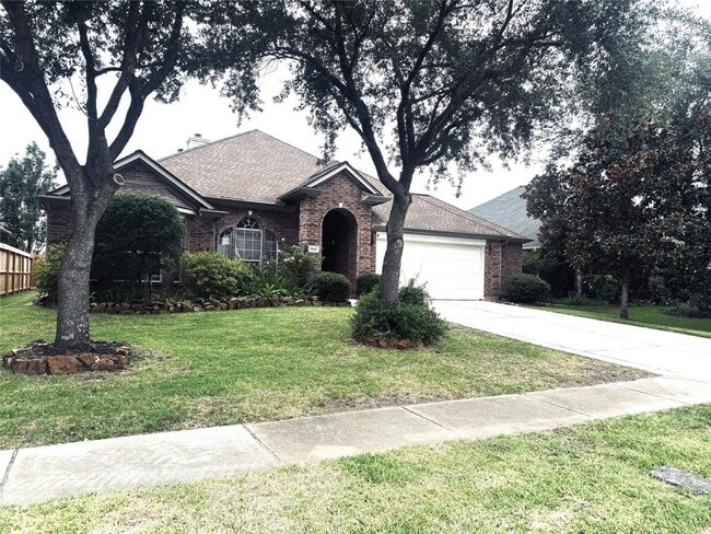 Building Photo - 2910 Sandleigh Dr