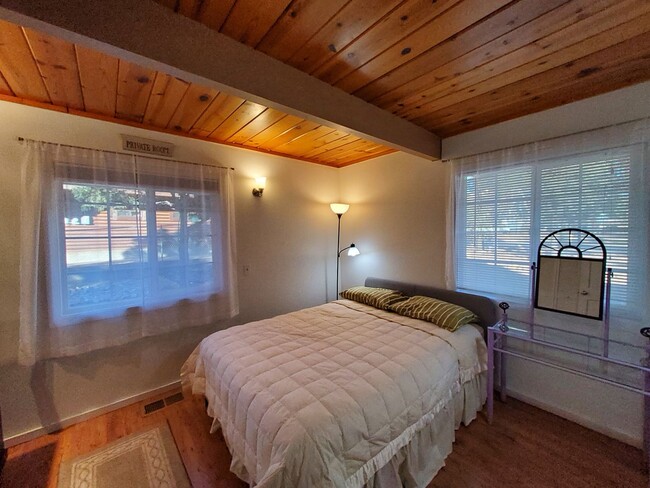 Building Photo - Adorable [furnished] - 2 Bed / 1 Bath A-Frame for Lease