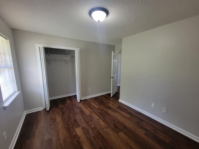 Building Photo - 554 Jackson St