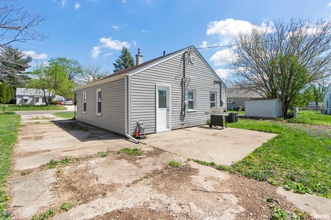 Building Photo - 5209 N Glen Elm Dr